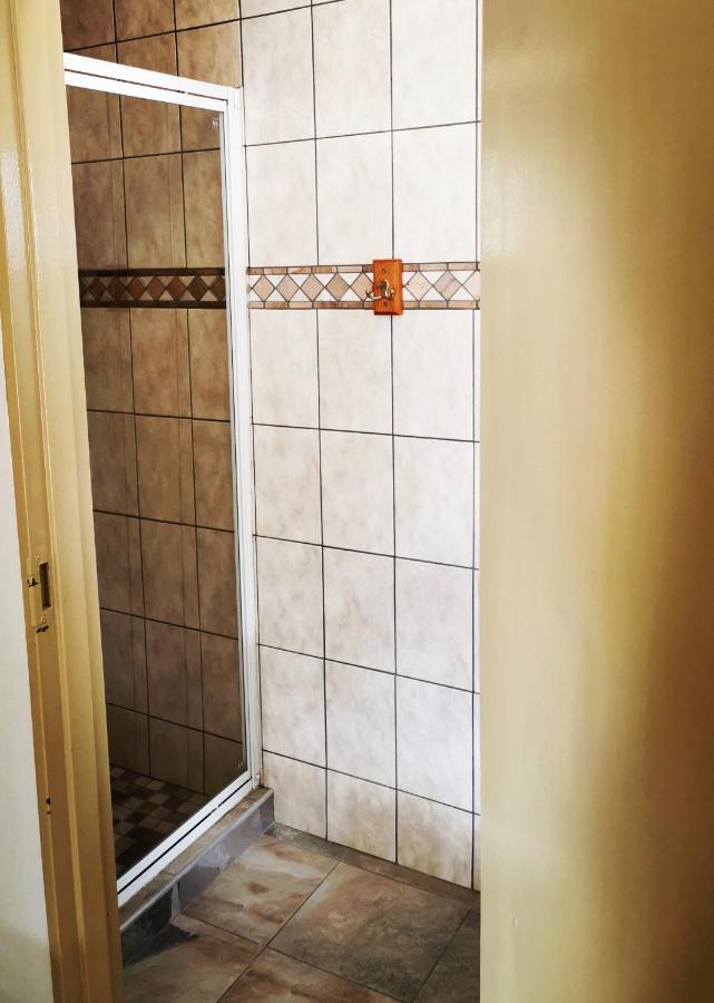 East Gate Rest Camp Διαμέρισμα Buitepos Εξωτερικό φωτογραφία